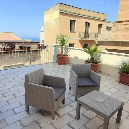 Casa Dell'aromatario Bed & Breakfast 4*