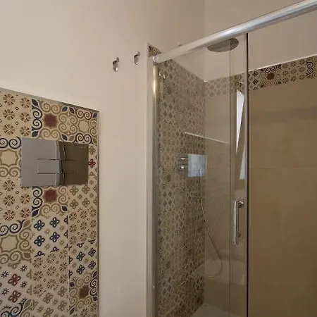 Casa Dell'aromatario שאקה