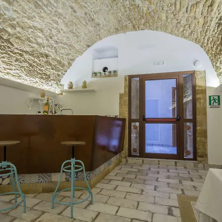 Casa Dell'aromatario שאקה