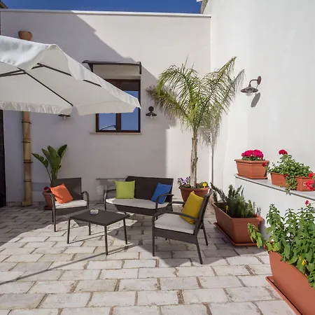 Casa Dell'aromatario לינה וארוחת בוקר