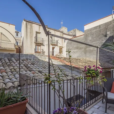Casa Dell'aromatario Bed & Breakfast 4*
