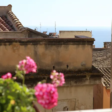 Casa Dell'aromatario לינה וארוחת בוקר 4*