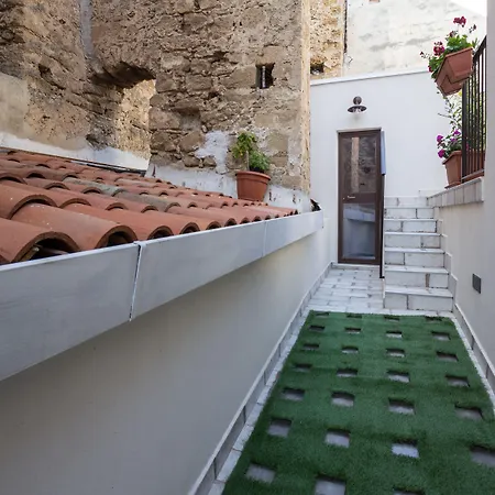 Casa Dell'aromatario 4* שאקה