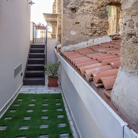 Casa Dell'aromatario 4* שאקה