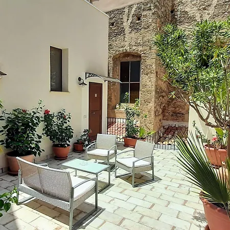 Casa Dell'aromatario לינה וארוחת בוקר