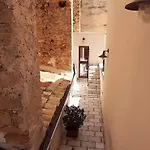 Casa Dell'aromatario 住宿加早餐酒店 夏卡