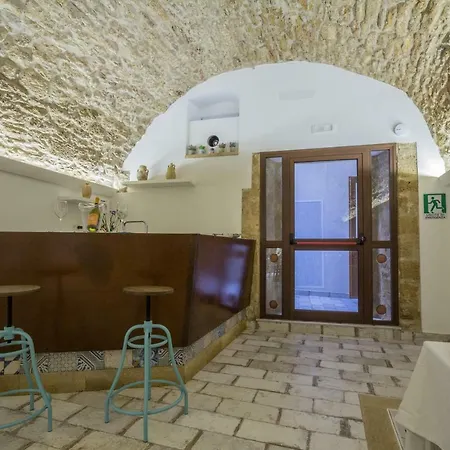 Bed & Breakfast Casa Dell'aromatario 4*